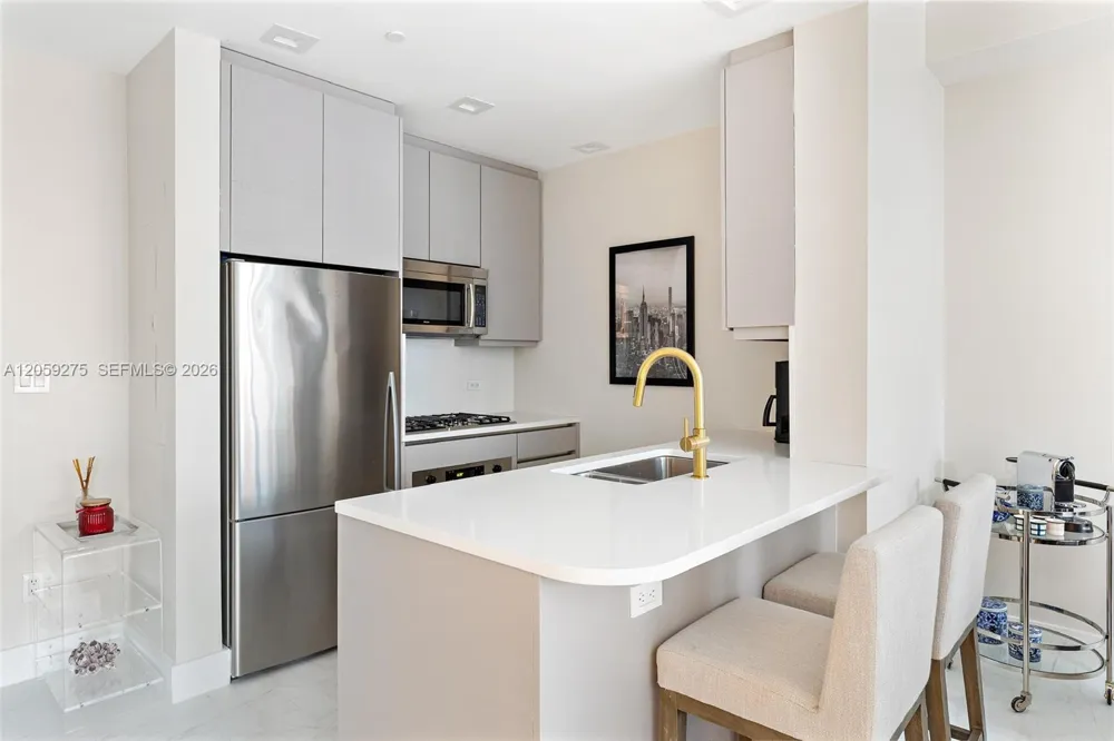 305 W 16 st #3G 