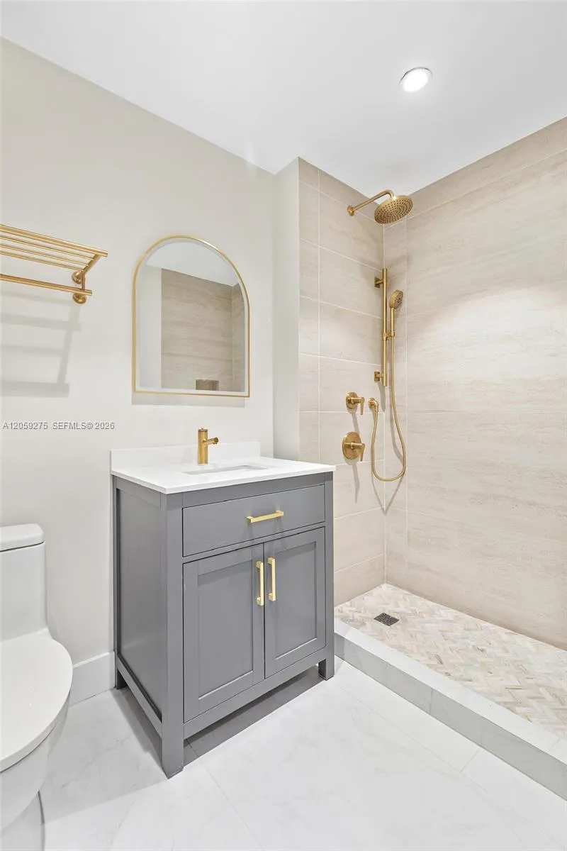 305 W 16 st #3G 
