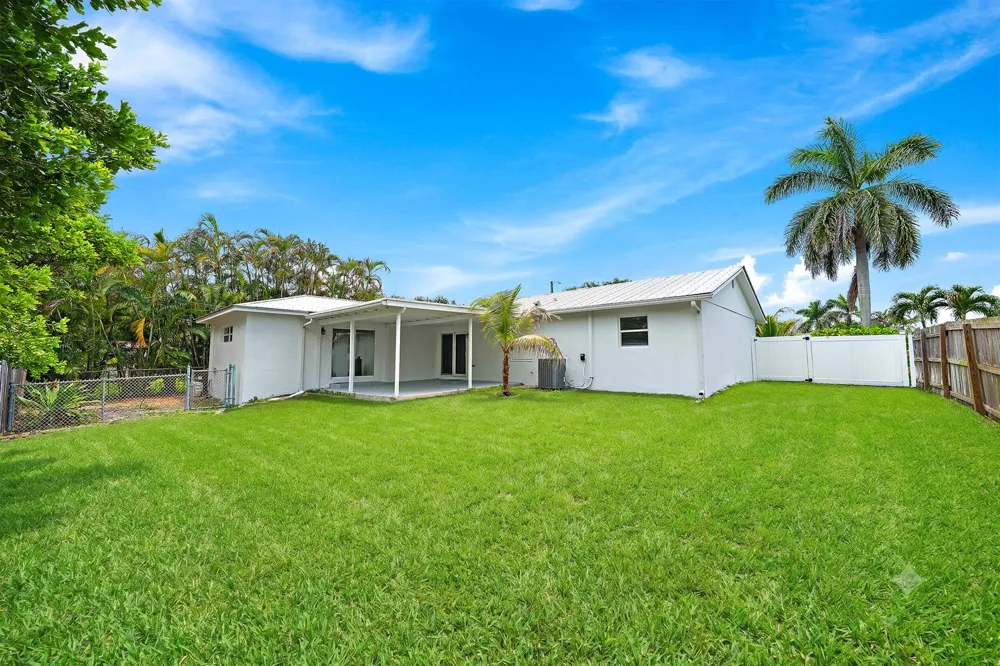 19144 SE Arnold Drive Tequesta, FL 33469