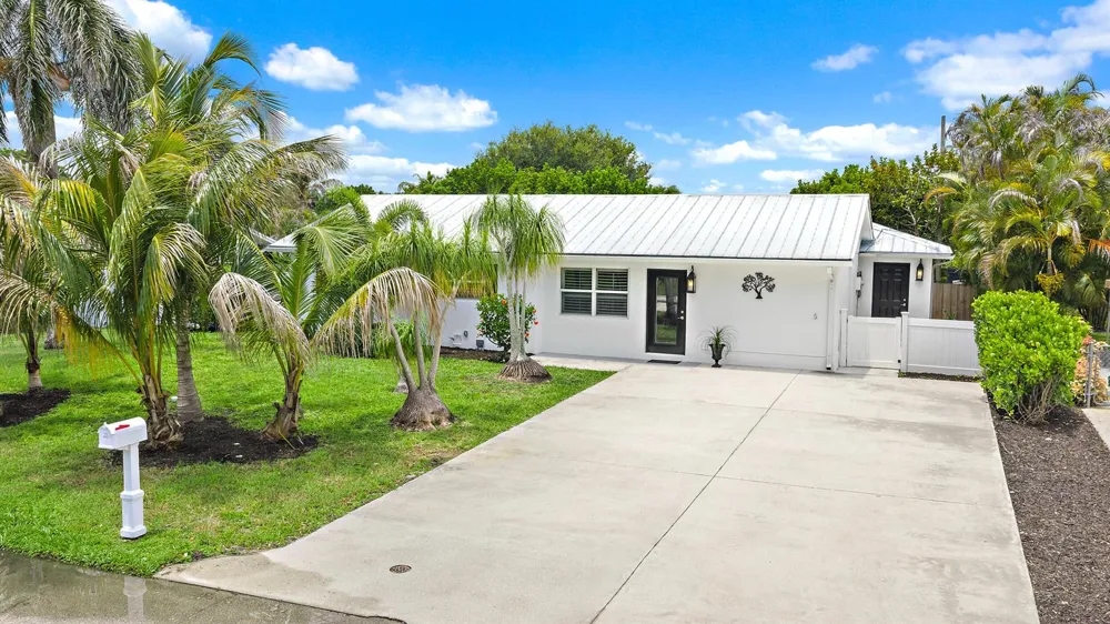 19144 SE Arnold Drive Tequesta, FL 33469