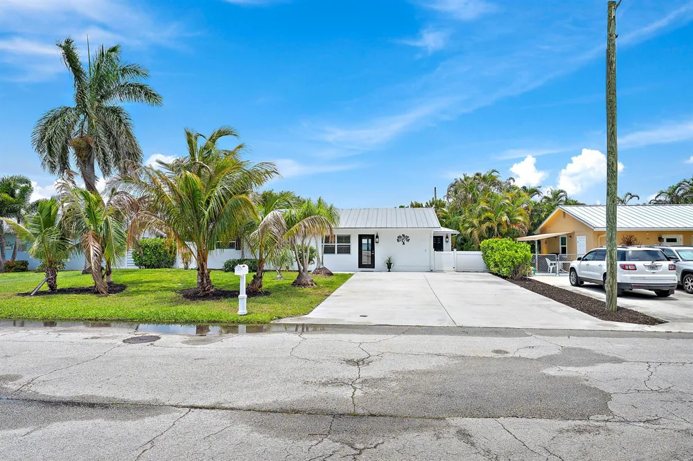 19144 SE Arnold Drive Tequesta, FL 33469