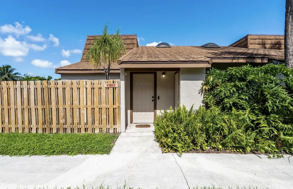 4155 PALM BAY CIRCLE #D West Palm Beach, FL 33406