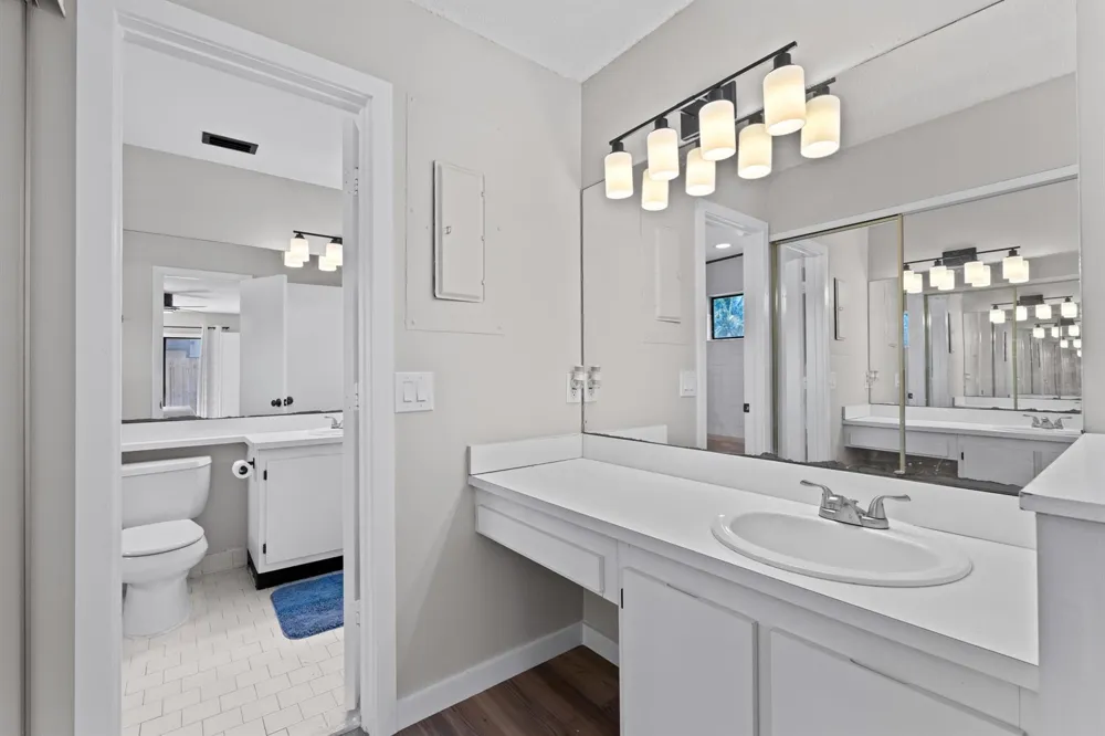 4155 PALM BAY CIRCLE #D West Palm Beach, FL 33406