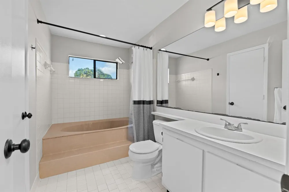 4155 PALM BAY CIRCLE #D West Palm Beach, FL 33406