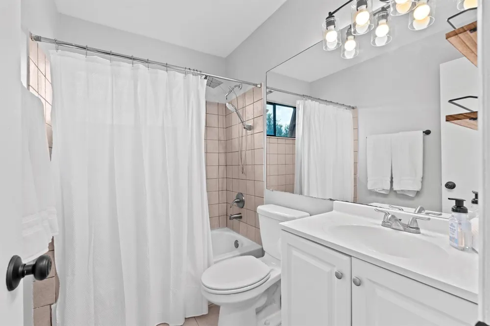 4155 PALM BAY CIRCLE #D West Palm Beach, FL 33406