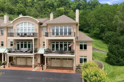 1498 Riverside Drive