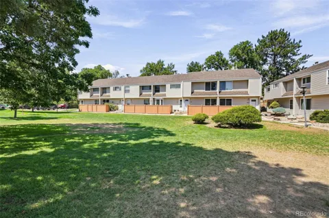 4268 E Maplewood Way