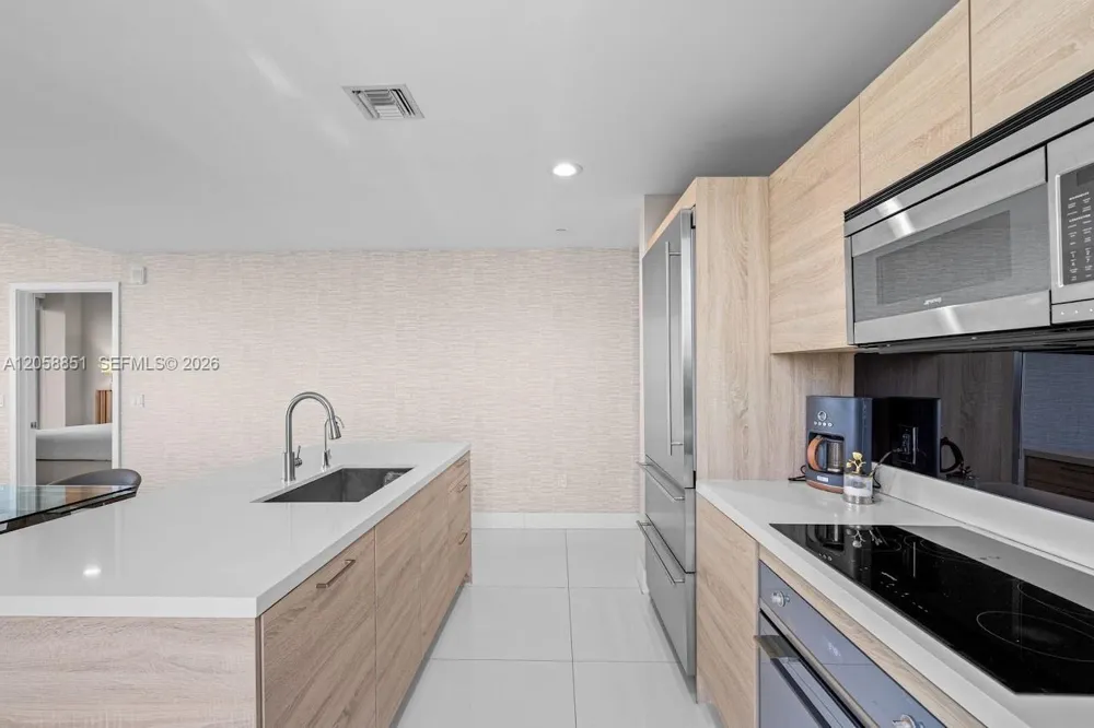 16385 Biscayne Blvd #3201 North Miami Beach, FL 33160