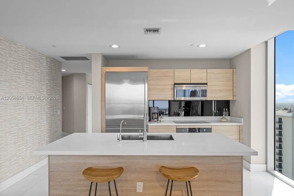 16385 Biscayne Blvd #3201 North Miami Beach, FL 33160