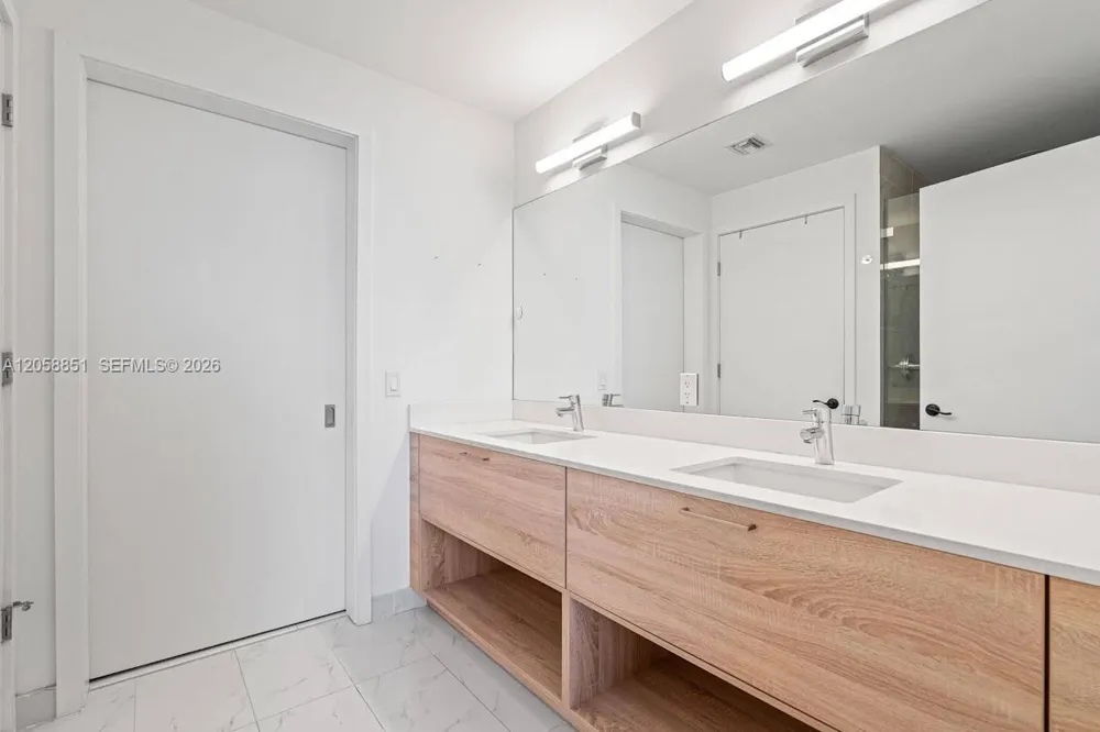 16385 Biscayne Blvd #3201 North Miami Beach, FL 33160
