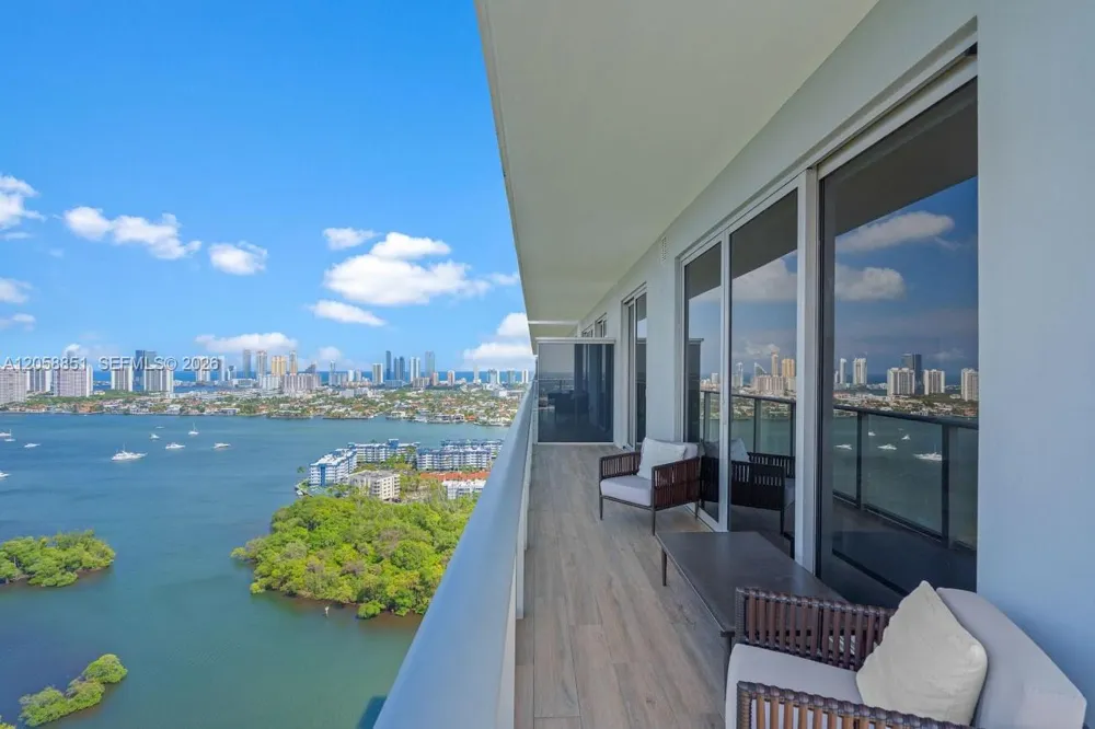 16385 Biscayne Blvd #3201 North Miami Beach, FL 33160