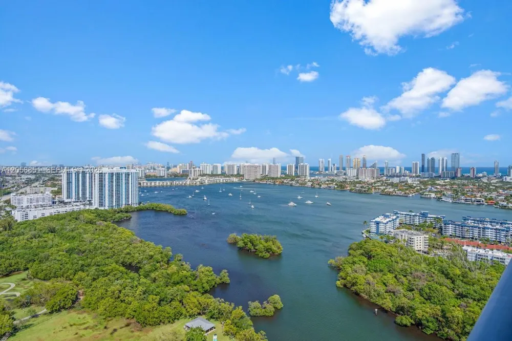 16385 Biscayne Blvd #3201 North Miami Beach, FL 33160