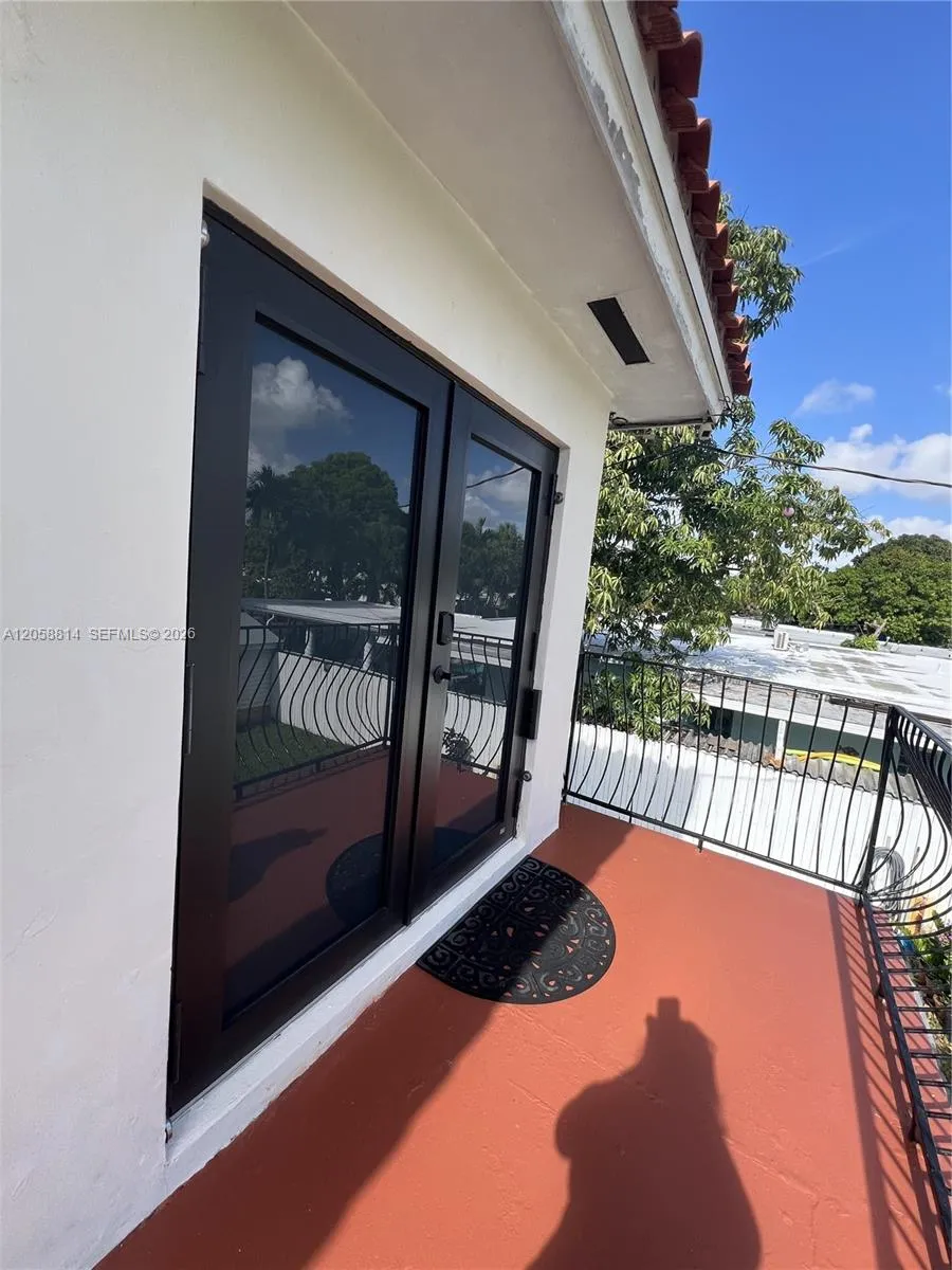 961 E 9th St Hialeah, FL 33010