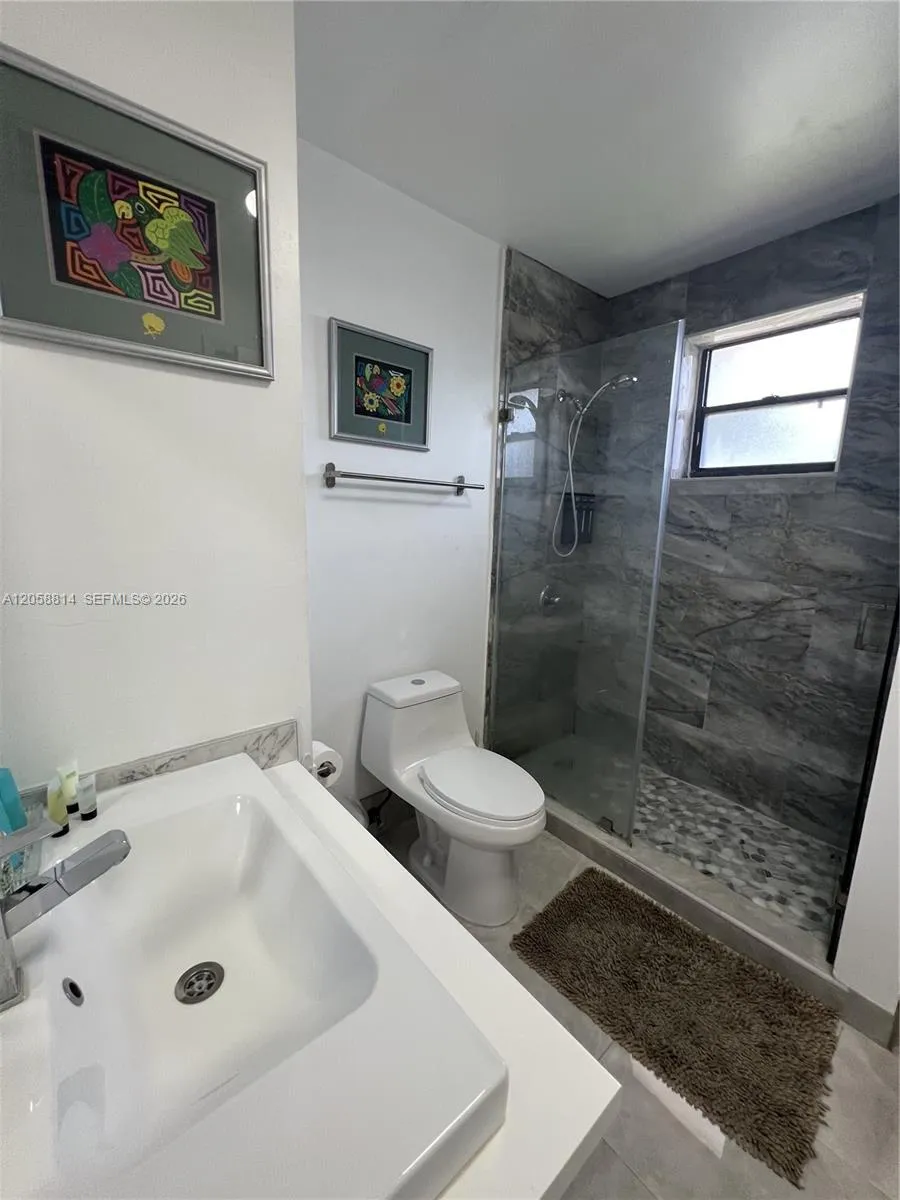 961 E 9th St Hialeah, FL 33010