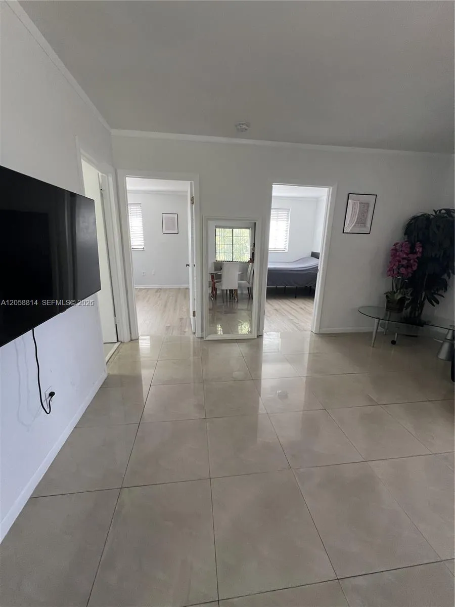 961 E 9th St Hialeah, FL 33010