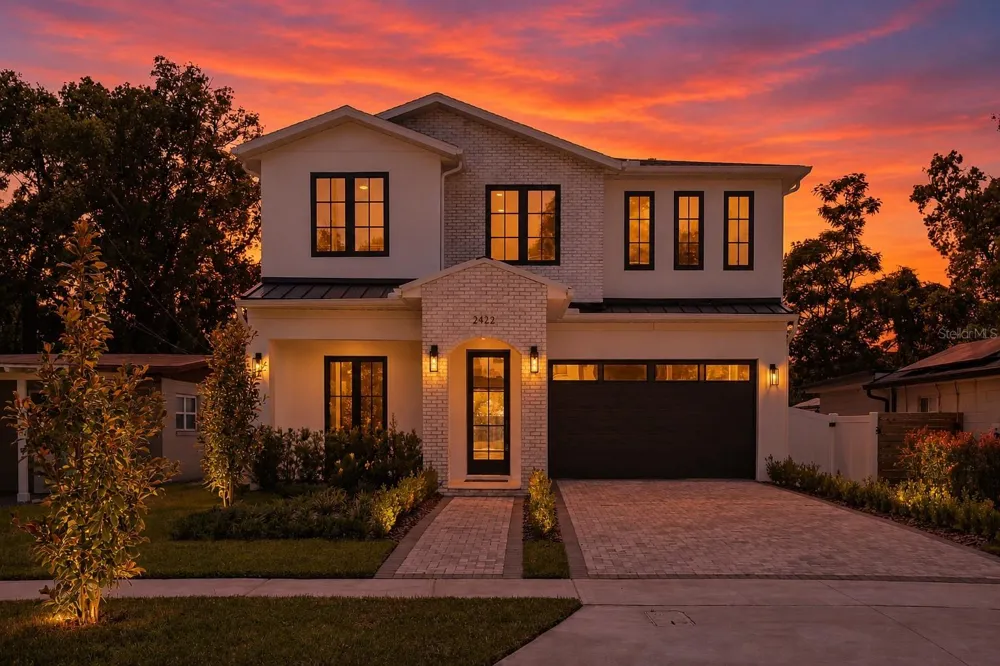 2422 MUSSELWHITE AVENUE Orlando, FL 32804