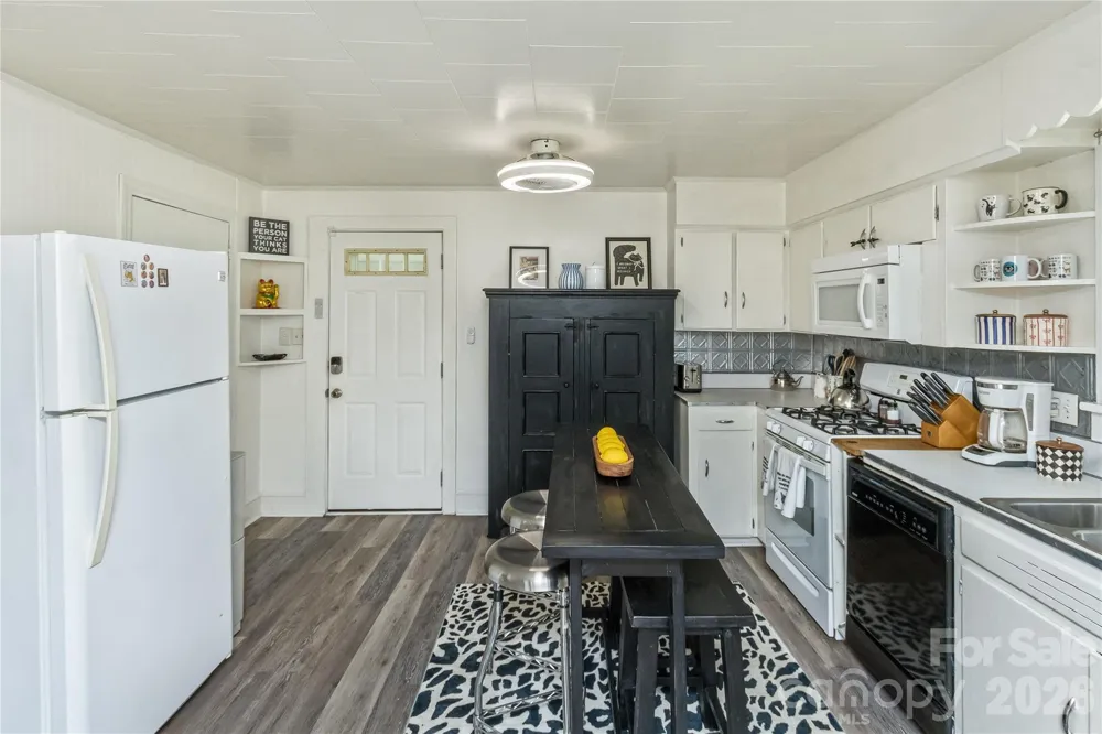20 Cottage Street Woodfin, NC 28804