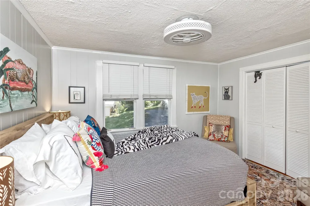 20 Cottage Street Woodfin, NC 28804