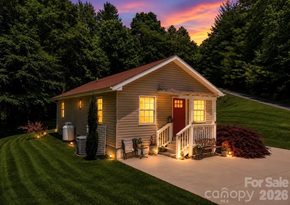 54 Thad Johnson Road Saluda, NC 28773