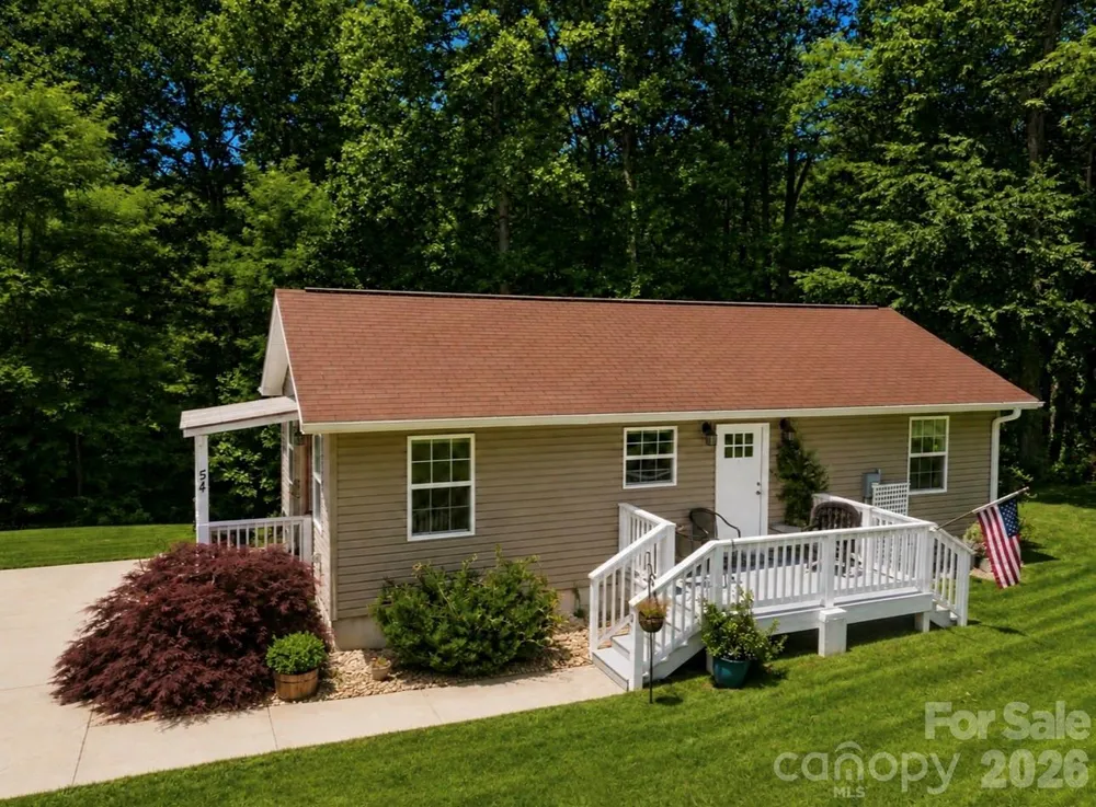 54 Thad Johnson Road Saluda, NC 28773