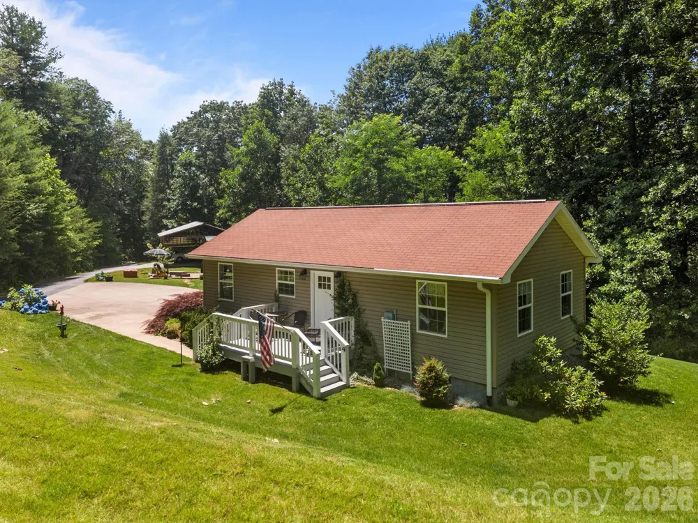 54 Thad Johnson Road Saluda, NC 28773