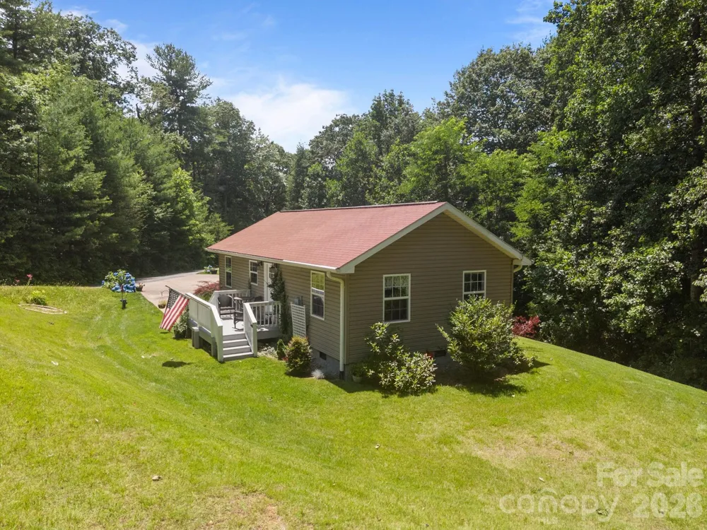 54 Thad Johnson Road Saluda, NC 28773