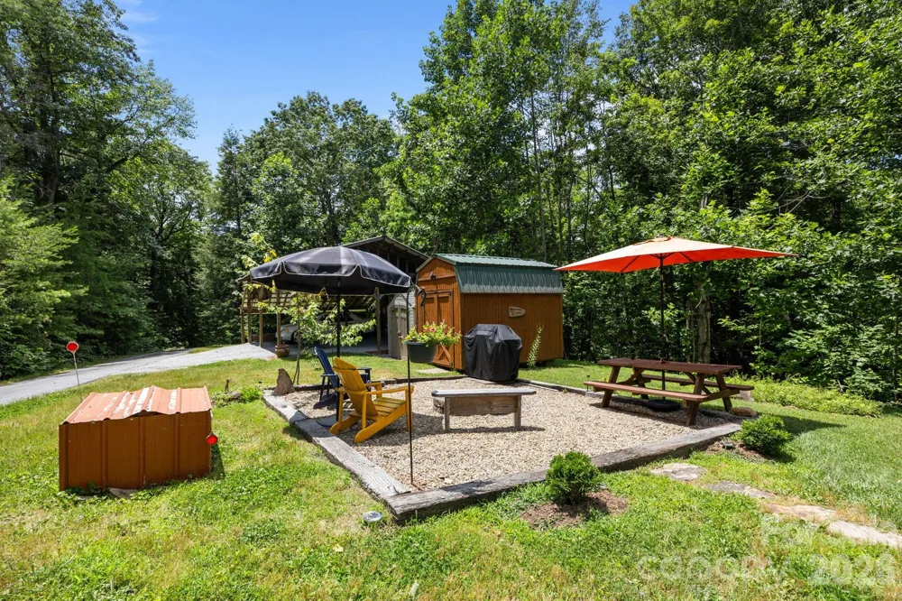 54 Thad Johnson Road Saluda, NC 28773