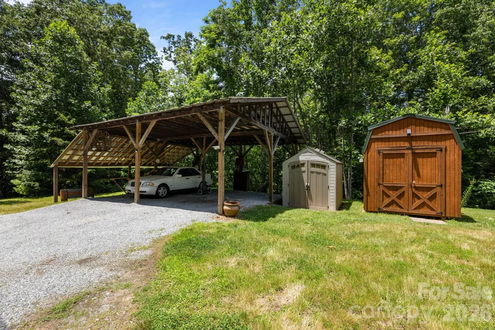54 Thad Johnson Road Saluda, NC 28773