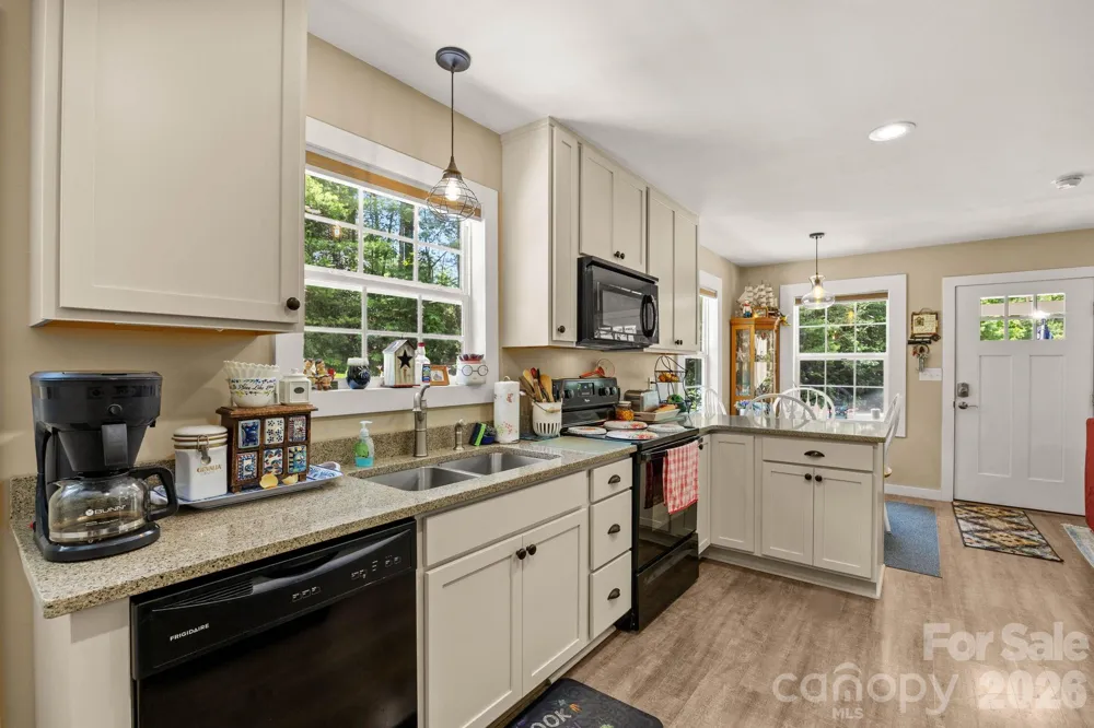 54 Thad Johnson Road Saluda, NC 28773