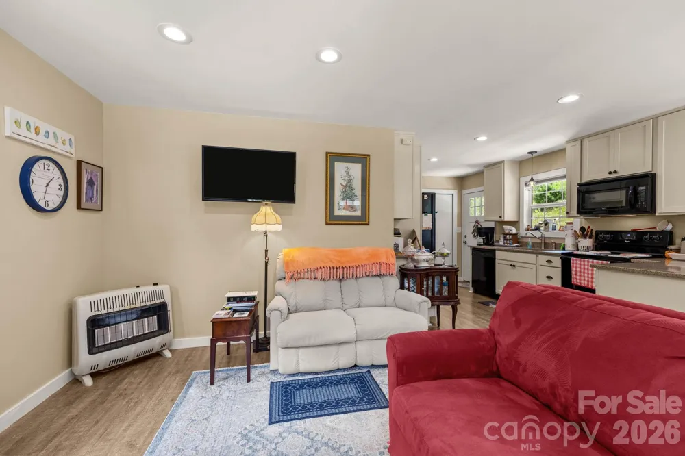 54 Thad Johnson Road Saluda, NC 28773