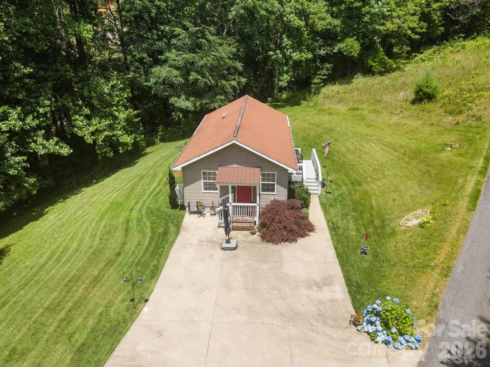 54 Thad Johnson Road Saluda, NC 28773