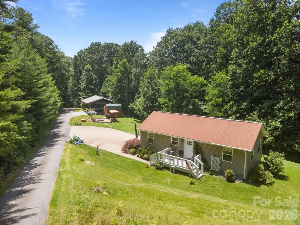 54 Thad Johnson Road Saluda, NC 28773