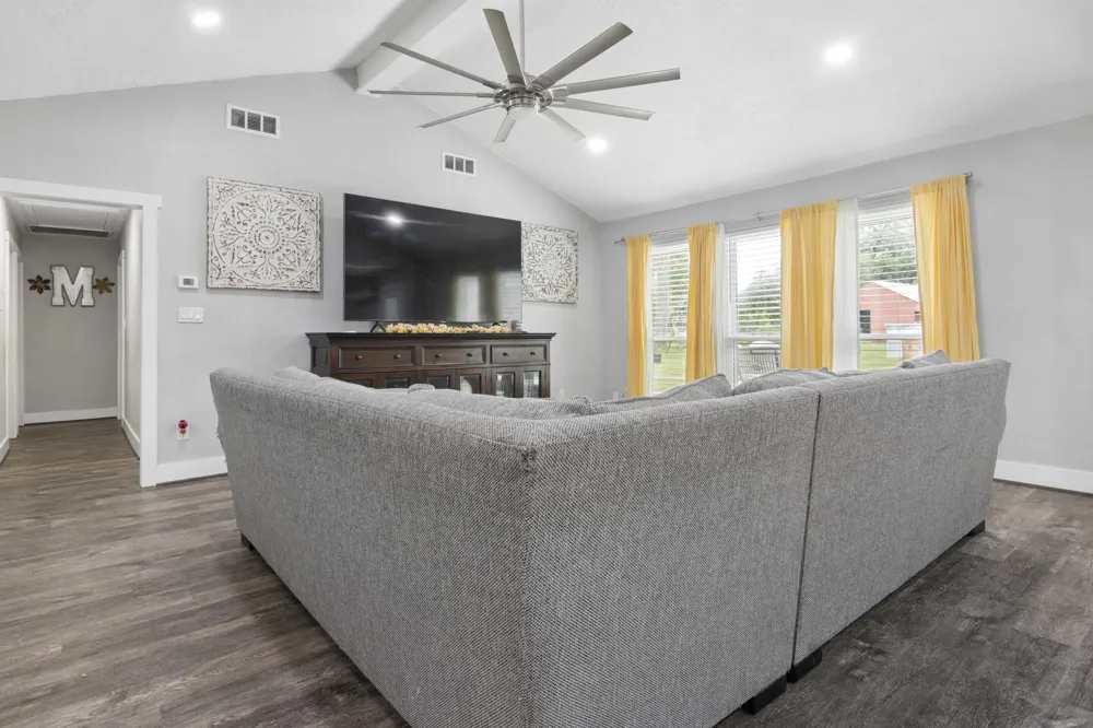 2865 County Road 936a Alvin, TX 77511
