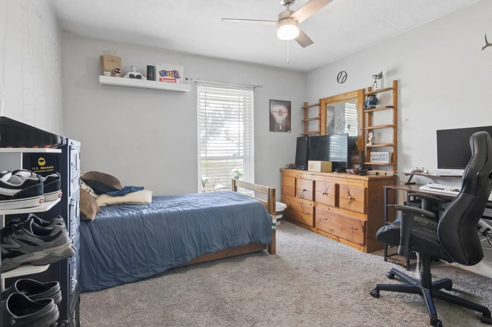 2865 County Road 936a Alvin, TX 77511