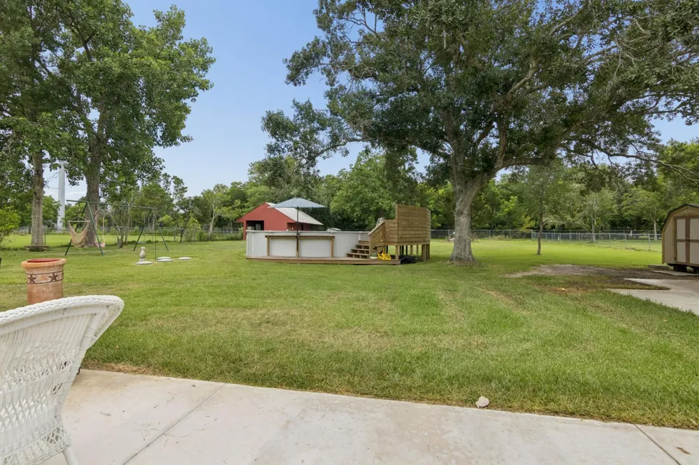 2865 County Road 936a Alvin, TX 77511