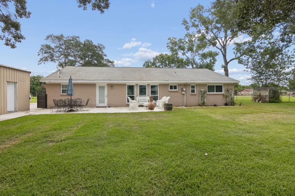 2865 County Road 936a Alvin, TX 77511