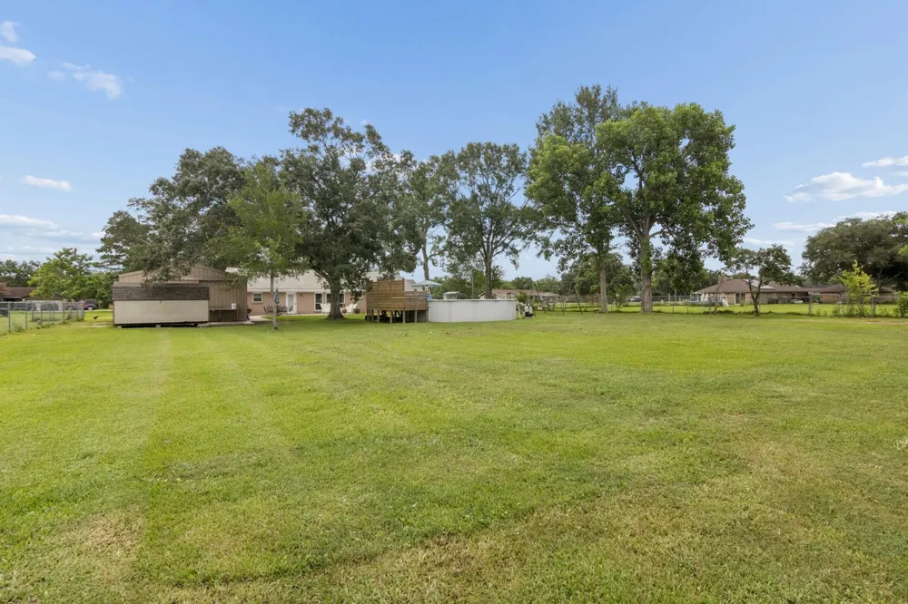 2865 County Road 936a Alvin, TX 77511