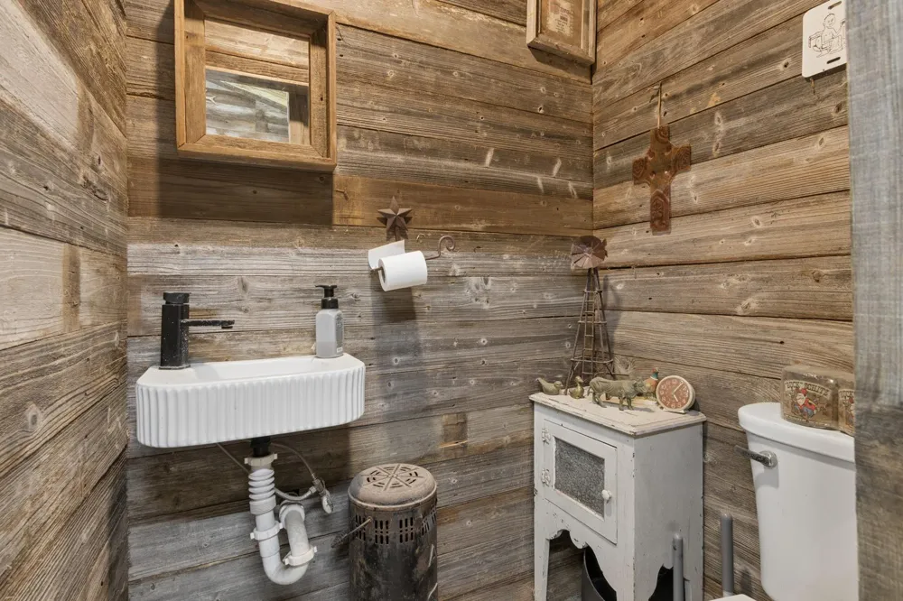 2865 County Road 936a Alvin, TX 77511