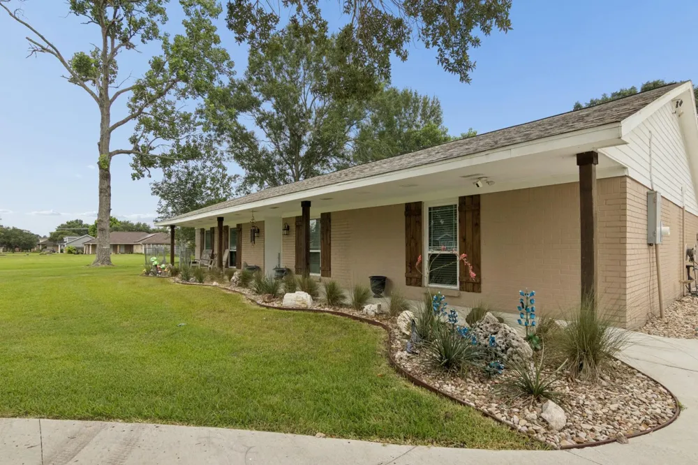 2865 County Road 936a Alvin, TX 77511