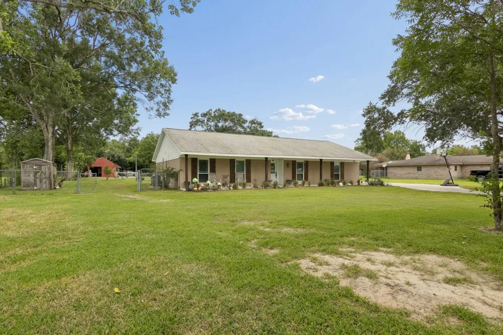 2865 County Road 936a Alvin, TX 77511