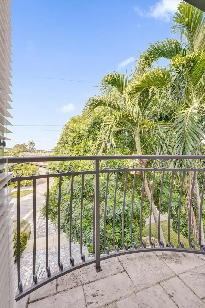 2340 NE 47TH STREET Lighthouse Point, FL 33064