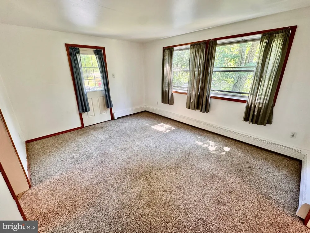 24 ASTER LANE Fredericksburg, PA 17026