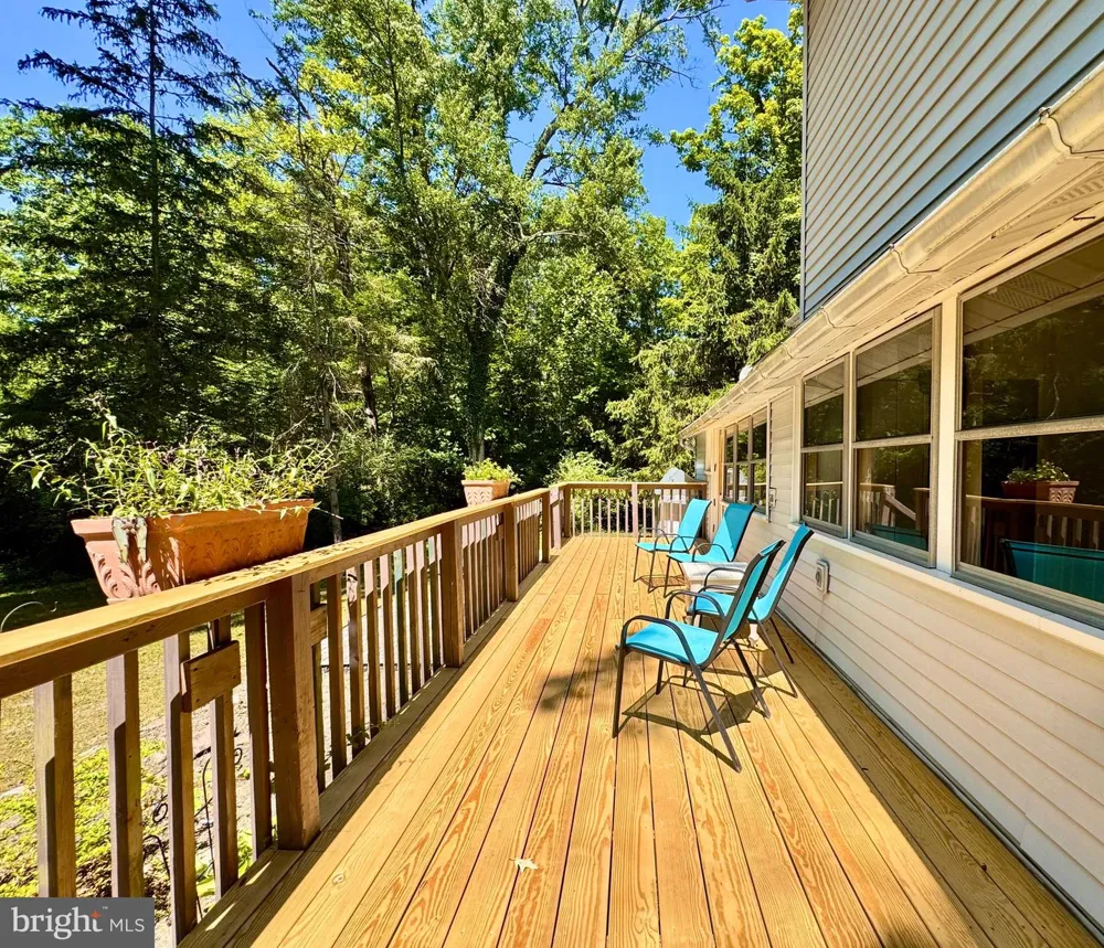 24 ASTER LANE Fredericksburg, PA 17026