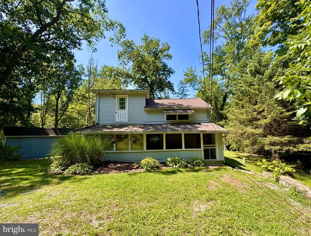 24 ASTER LANE Fredericksburg, PA 17026