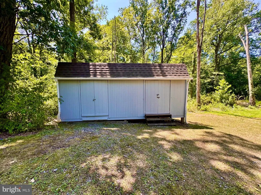 24 ASTER LANE Fredericksburg, PA 17026