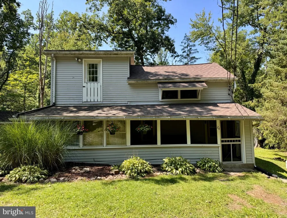 24 ASTER LANE Fredericksburg, PA 17026