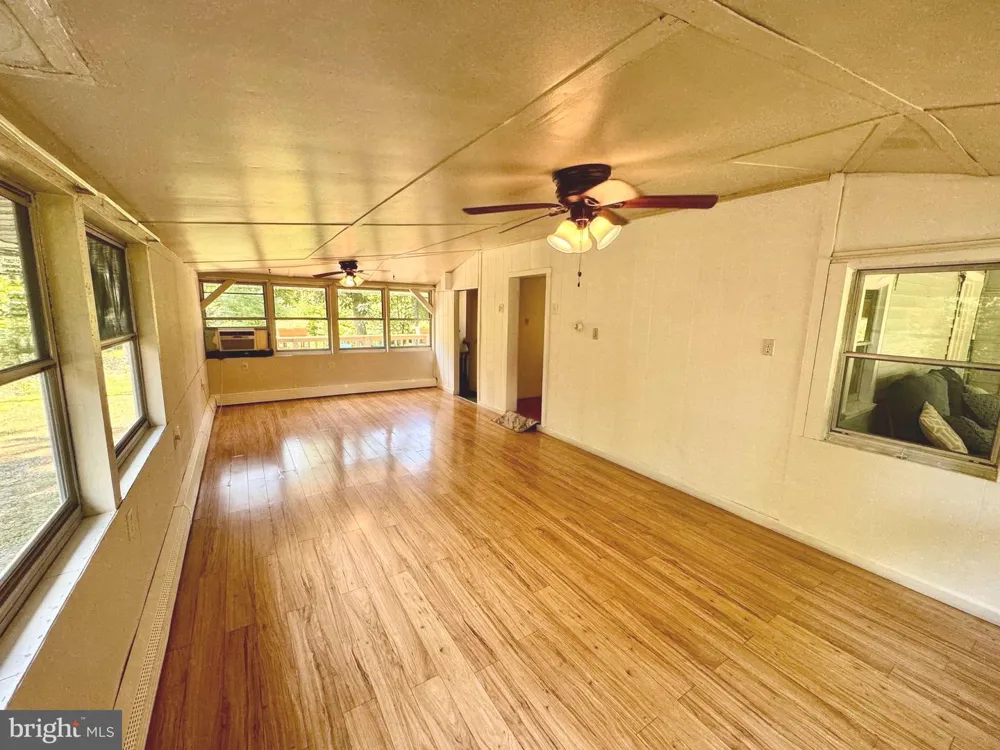 24 ASTER LANE Fredericksburg, PA 17026