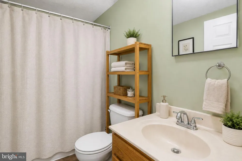 544 ROCKBRIDGE DRIVE SE Leesburg, VA 20175