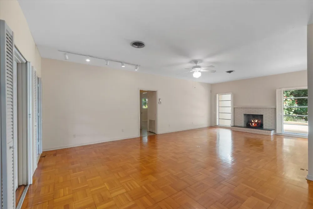 2422 Via Lucindia Drive Sewalls Point, FL 34996