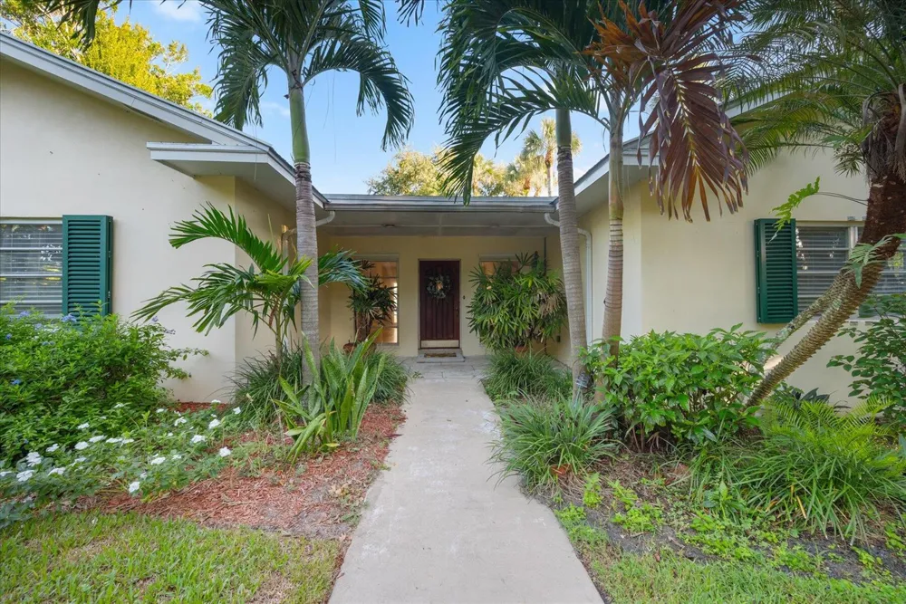 2422 Via Lucindia Drive Sewalls Point, FL 34996